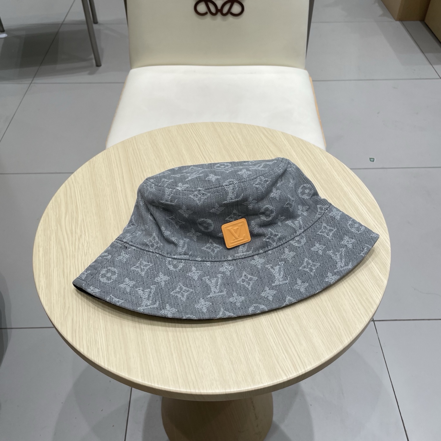  LV路易威登官网同步高版本 新款牛仔渔夫帽
火爆技术升级，洗水牛仔风街头风十足
更符合现在时尚小哥哥小