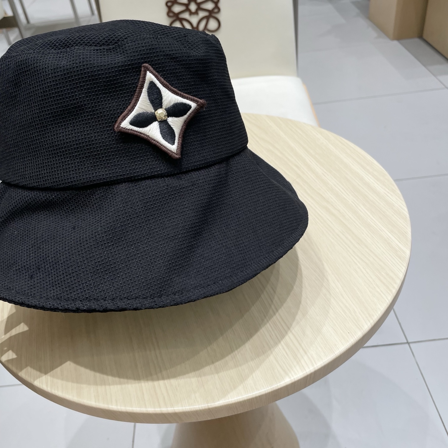  LV路易威登官网同步新款渔夫帽
火爆技术升级，风街头风十足
更符合现在时尚小哥哥小姐姐的style，机