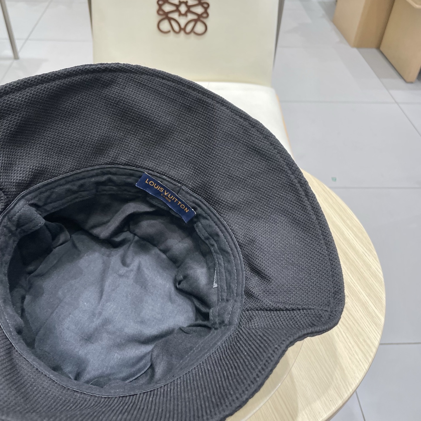  LV路易威登官网同步新款渔夫帽
火爆技术升级，风街头风十足
更符合现在时尚小哥哥小姐姐的style，机