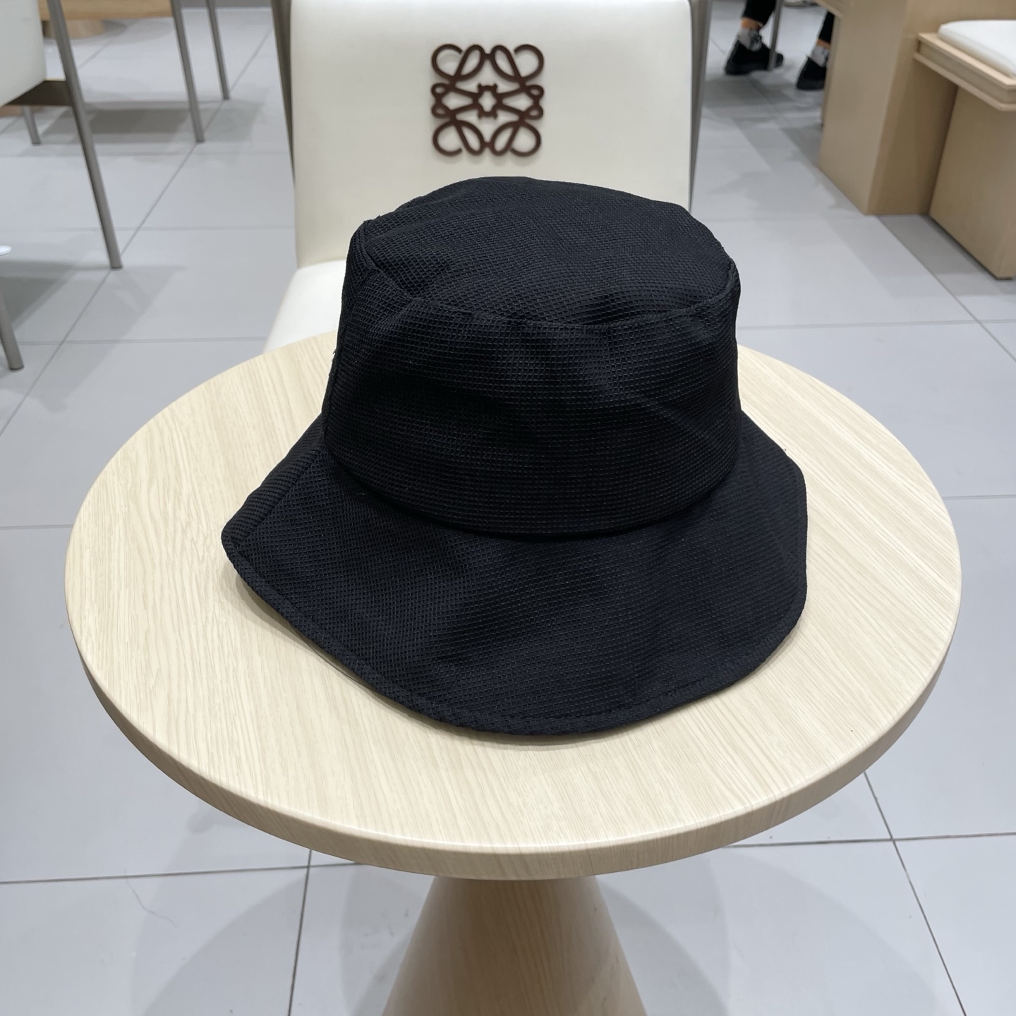  LV路易威登官网同步新款渔夫帽
火爆技术升级，风街头风十足
更符合现在时尚小哥哥小姐姐的style，机