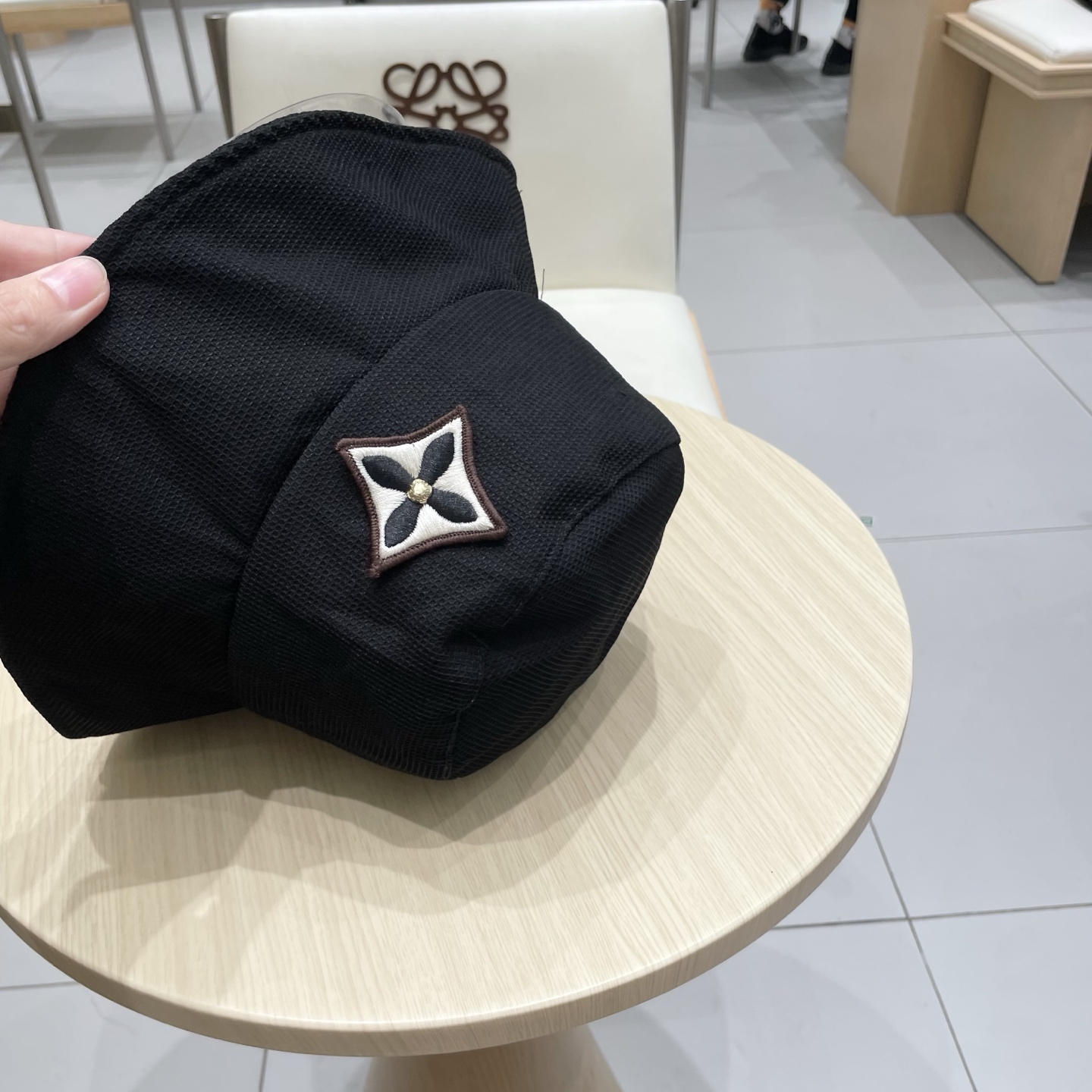  LV路易威登官网同步新款渔夫帽
火爆技术升级，风街头风十足
更符合现在时尚小哥哥小姐姐的style，机