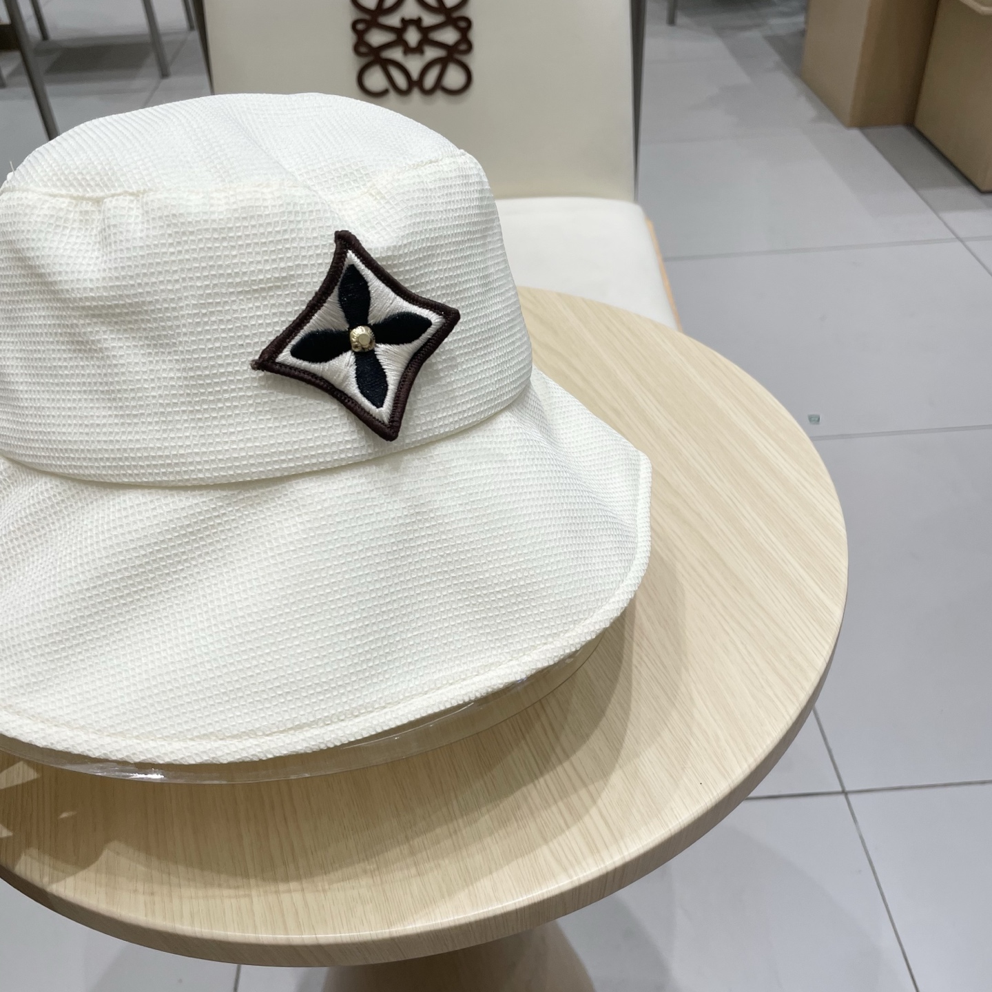  LV路易威登官网同步新款渔夫帽
火爆技术升级，风街头风十足
更符合现在时尚小哥哥小姐姐的style，机