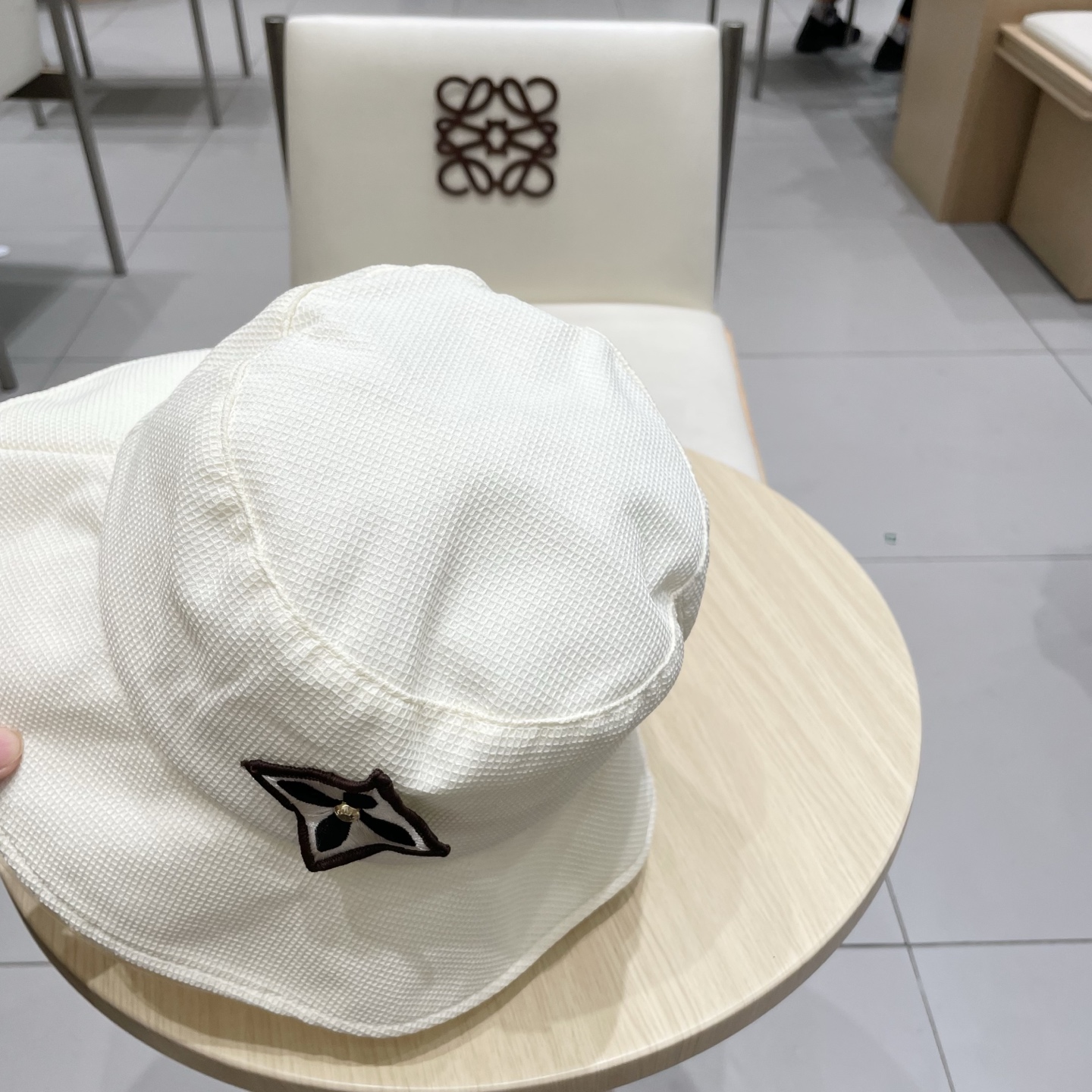  LV路易威登官网同步新款渔夫帽
火爆技术升级，风街头风十足
更符合现在时尚小哥哥小姐姐的style，机