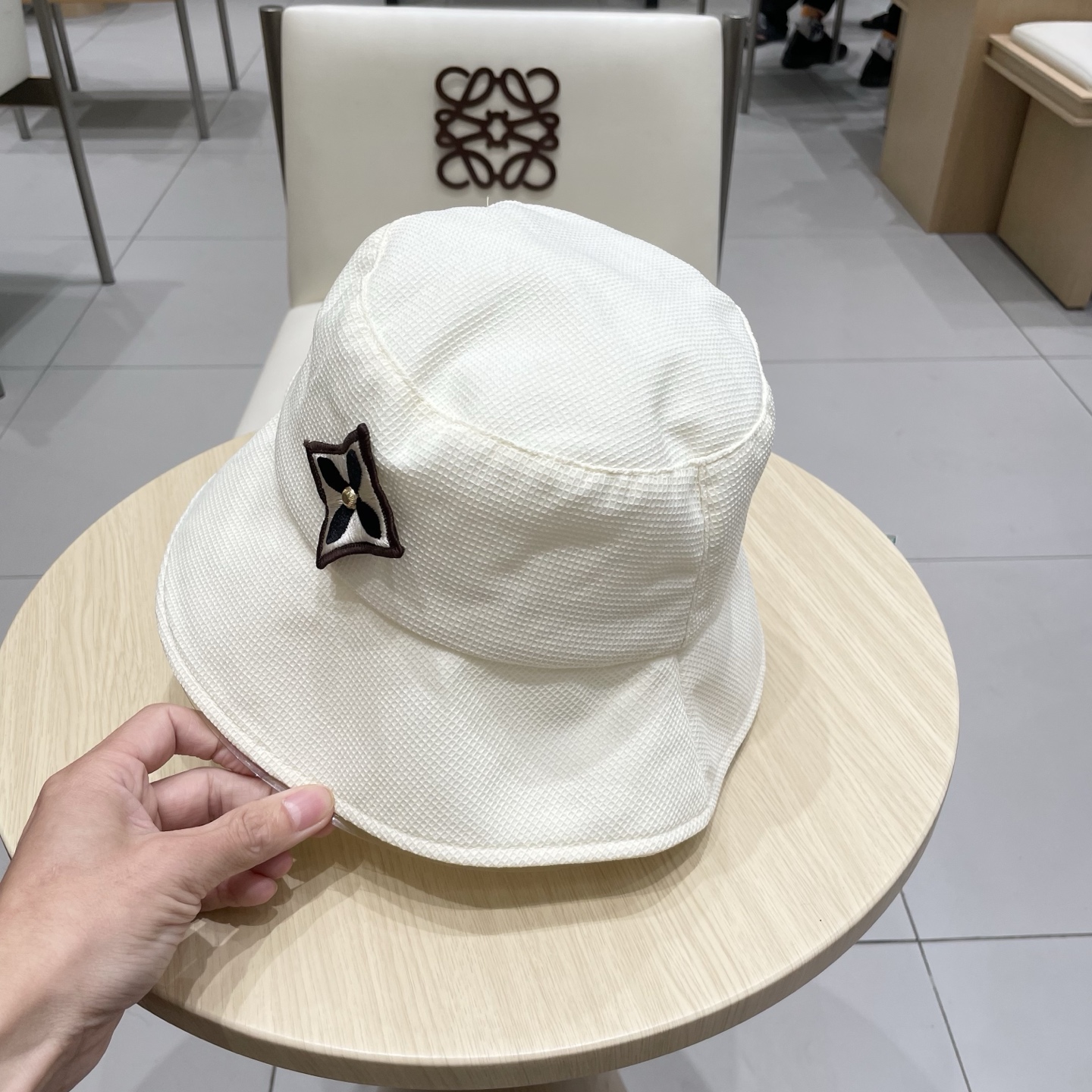  LV路易威登官网同步新款渔夫帽
火爆技术升级，风街头风十足
更符合现在时尚小哥哥小姐姐的style，机