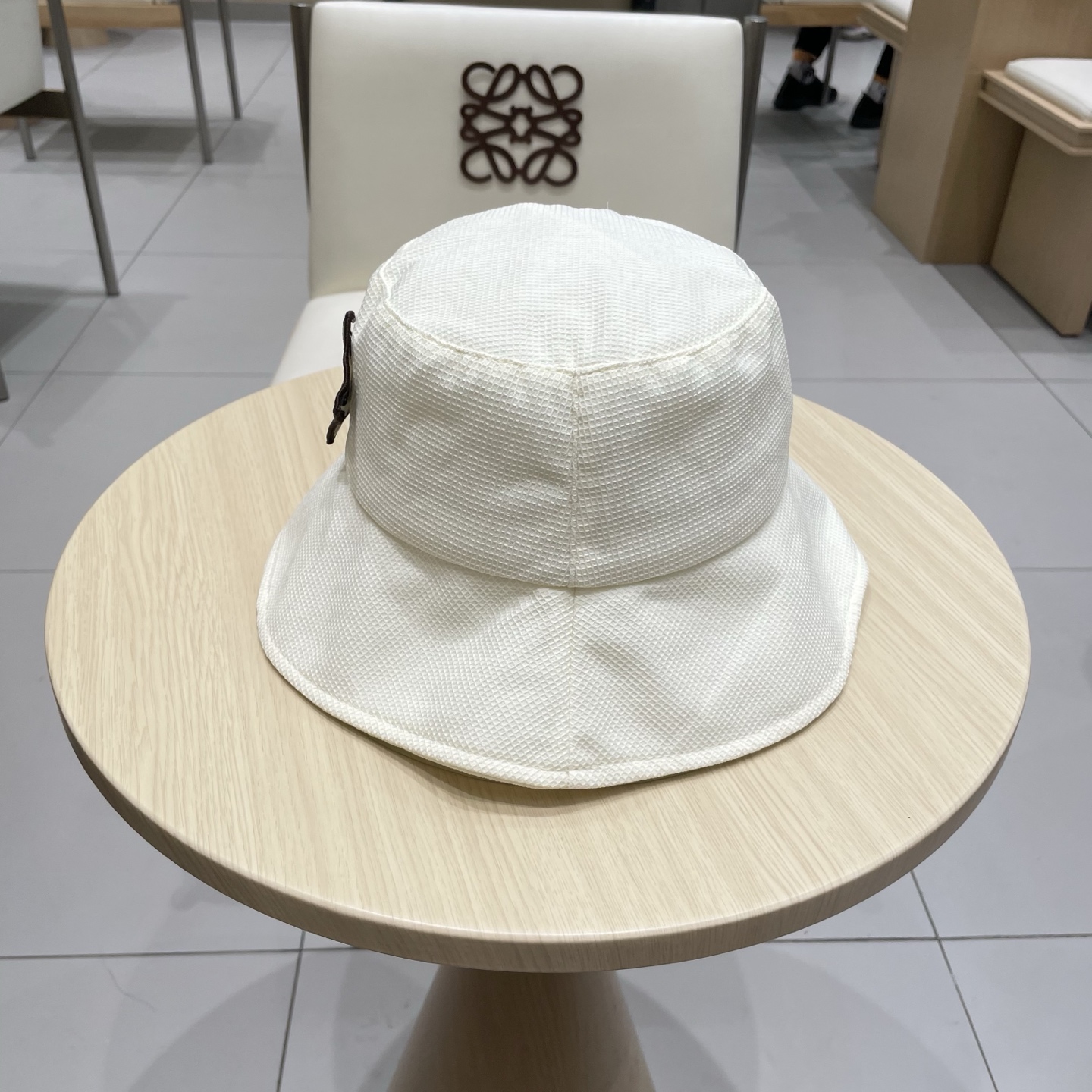  LV路易威登官网同步新款渔夫帽
火爆技术升级，风街头风十足
更符合现在时尚小哥哥小姐姐的style，机