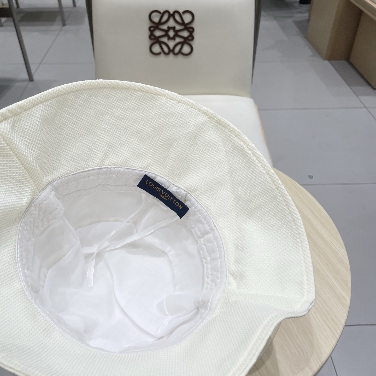  LV路易威登官网同步新款渔夫帽
火爆技术升级，风街头风十足
更符合现在时尚小哥哥小姐姐的style，机