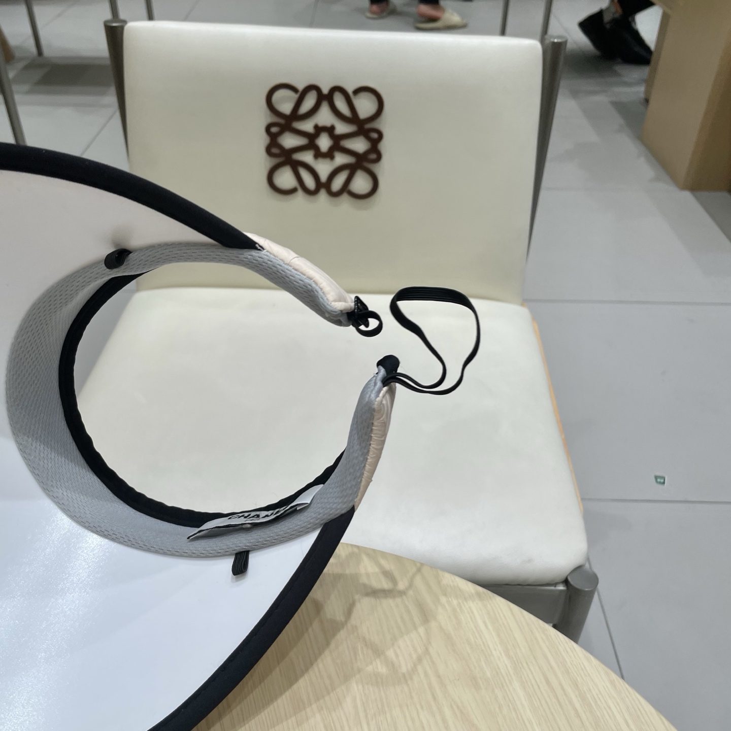  香奈儿新款空顶帽
甜美风
💙帽子整体因为是空顶的所以夏天不会有闷头的感觉并且不挑发型 脸型！防晒效果不