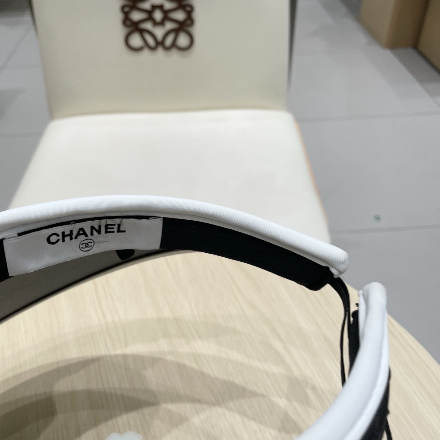  香奈儿新款空顶帽
甜美风
💙帽子整体因为是空顶的所以夏天不会有闷头的感觉并且不挑发型 脸型！防晒效果不