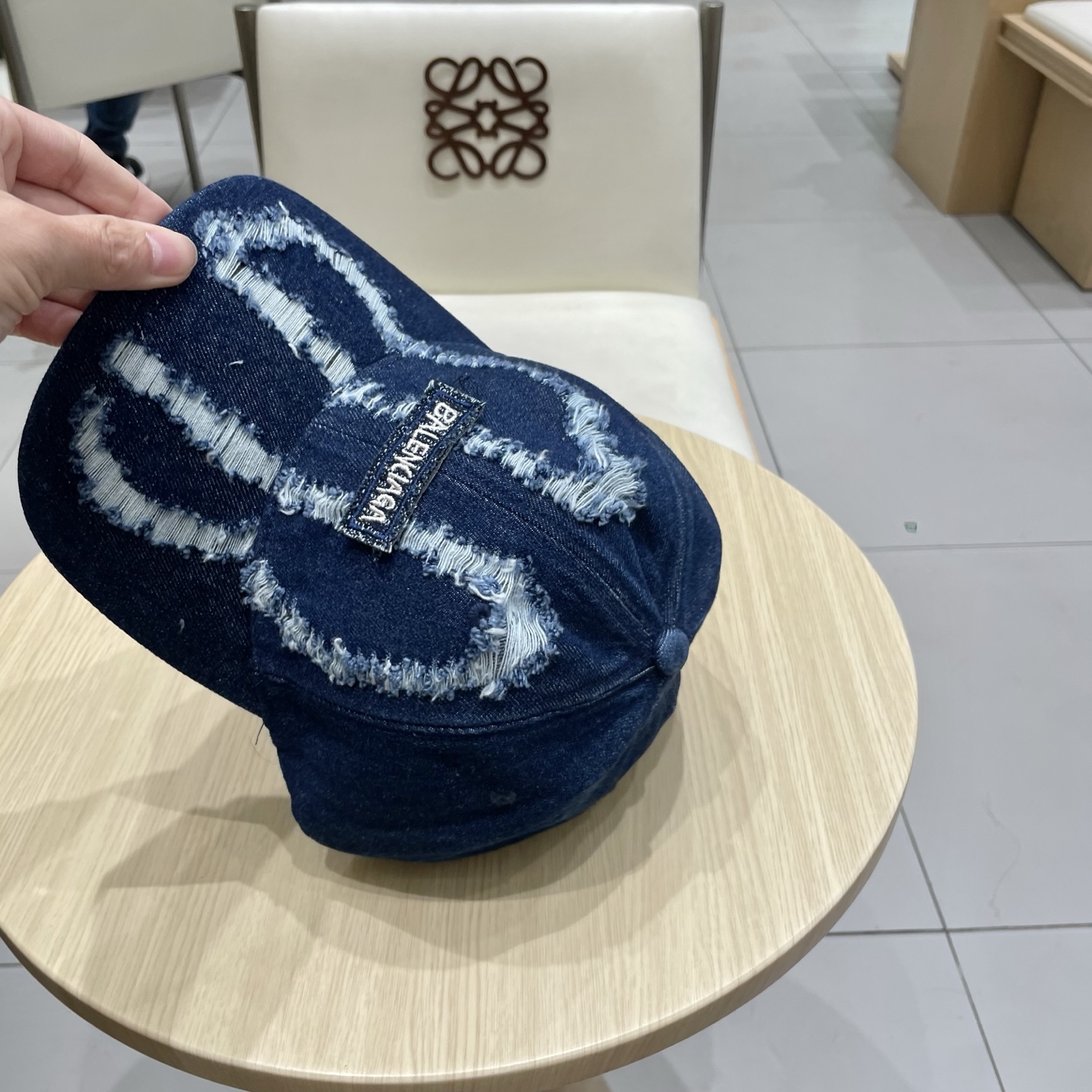 BALENCIAGA巴黎世家新款logo棒球帽，很酷的色系，男女佩戴都有不同style，第一批抢先出货！