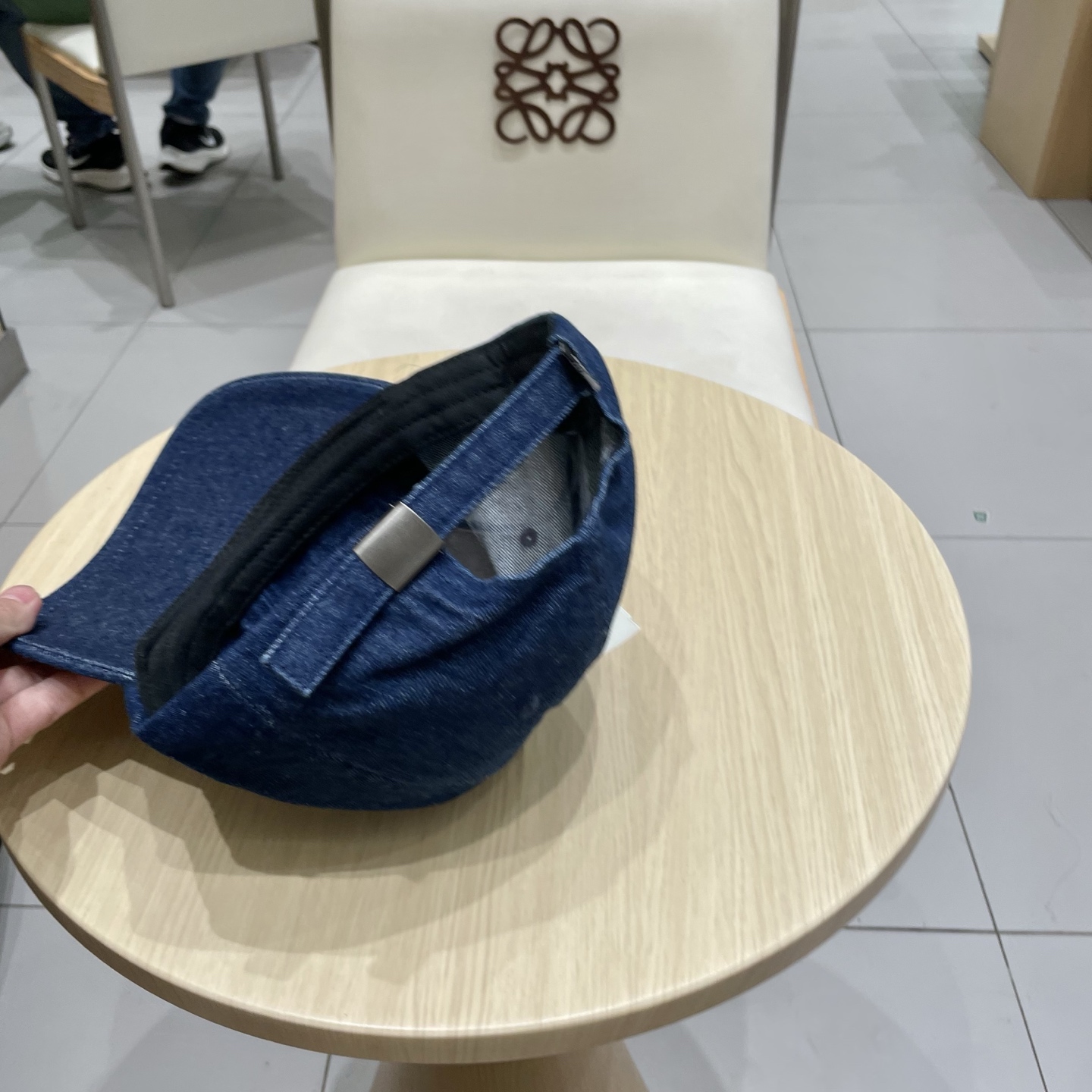 BALENCIAGA巴黎世家新款logo棒球帽，很酷的色系，男女佩戴都有不同style，第一批抢先出货！