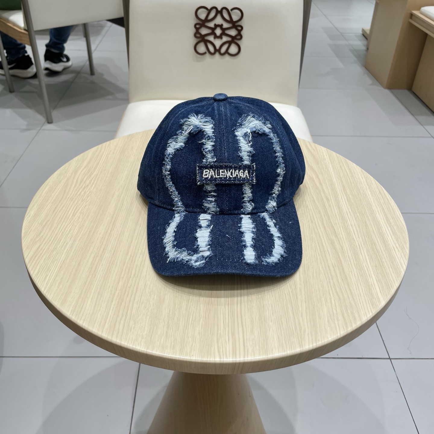 BALENCIAGA巴黎世家新款logo棒球帽，很酷的色系，男女佩戴都有不同style，第一批抢先出货！