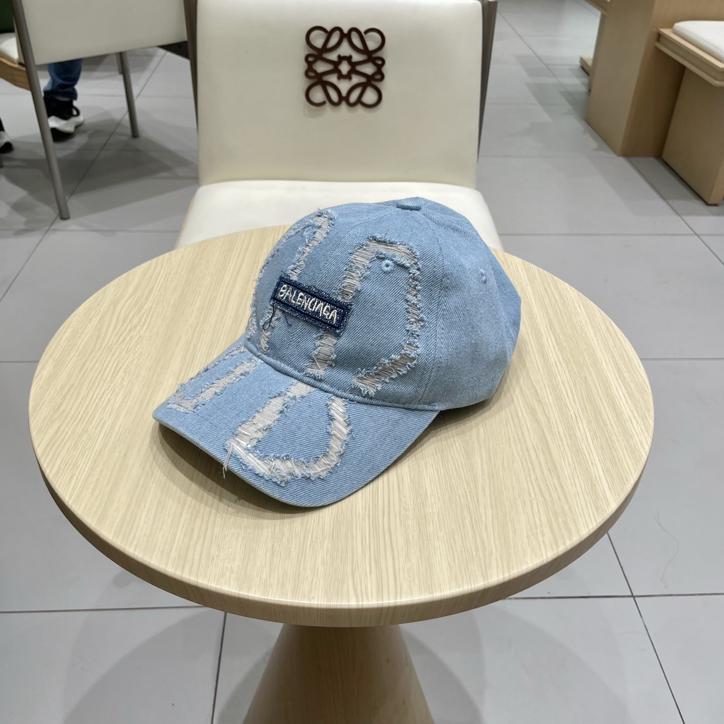 BALENCIAGA巴黎世家新款logo棒球帽，很酷的色系，男女佩戴都有不同style，第一批抢先出货！