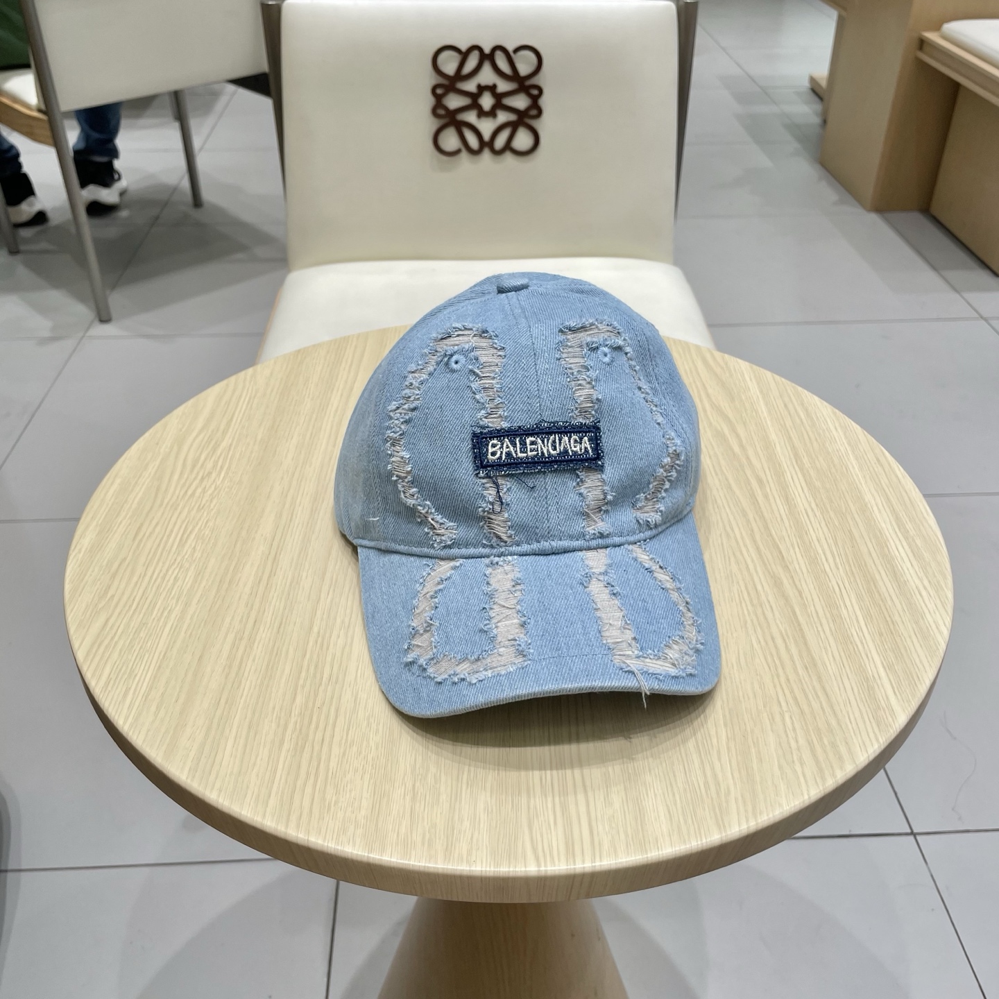 BALENCIAGA巴黎世家新款logo棒球帽，很酷的色系，男女佩戴都有不同style，第一批抢先出货！