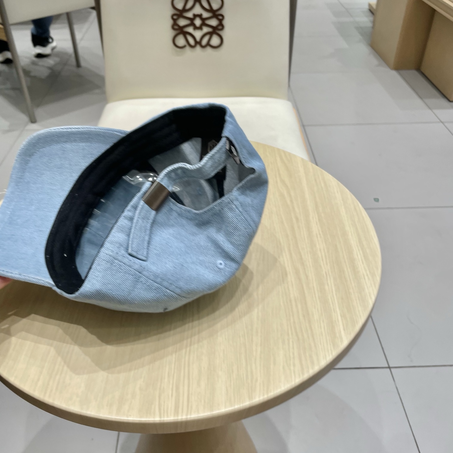 BALENCIAGA巴黎世家新款logo棒球帽，很酷的色系，男女佩戴都有不同style，第一批抢先出货！