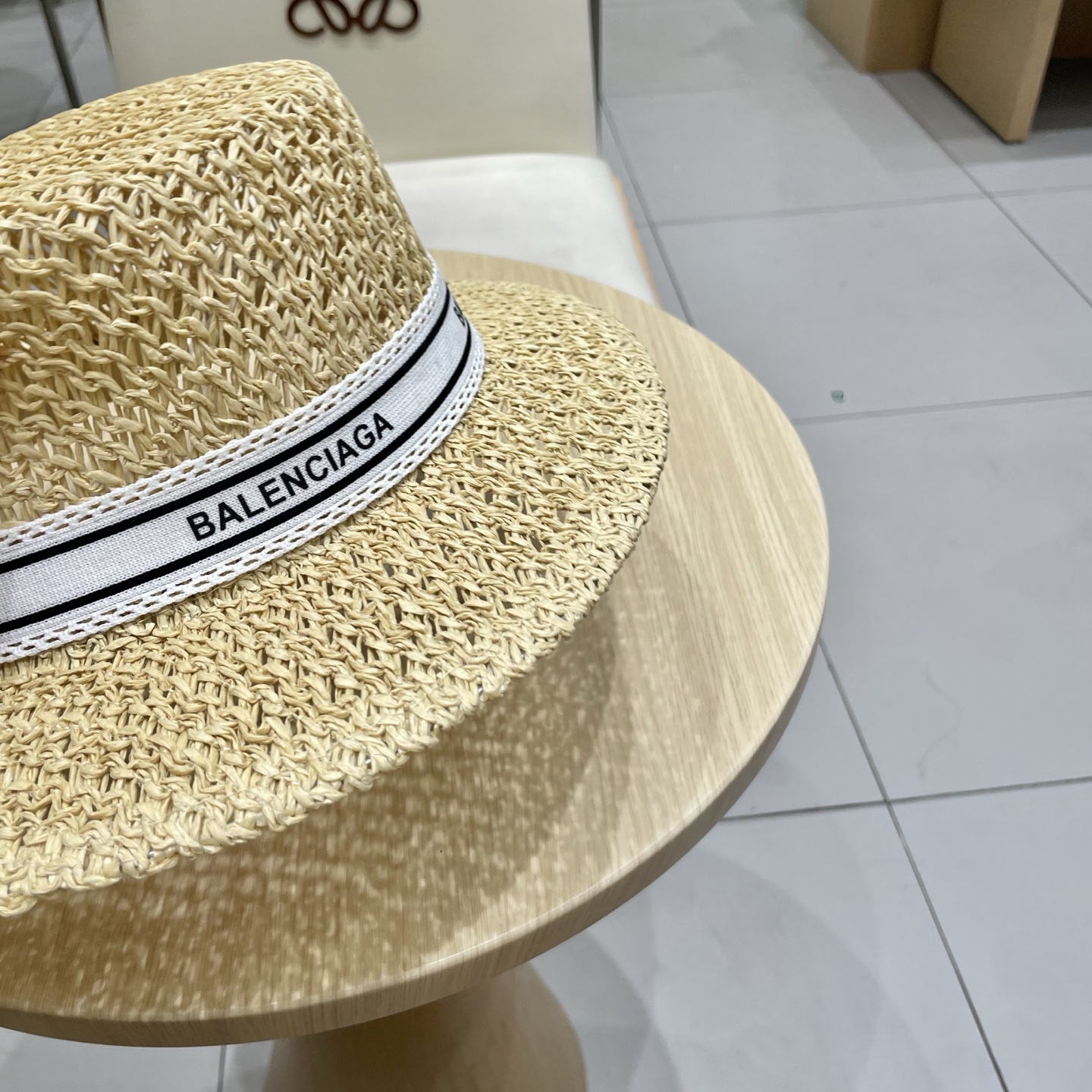 巴黎世家镂空平顶礼帽，遮阳草帽，头围57cm