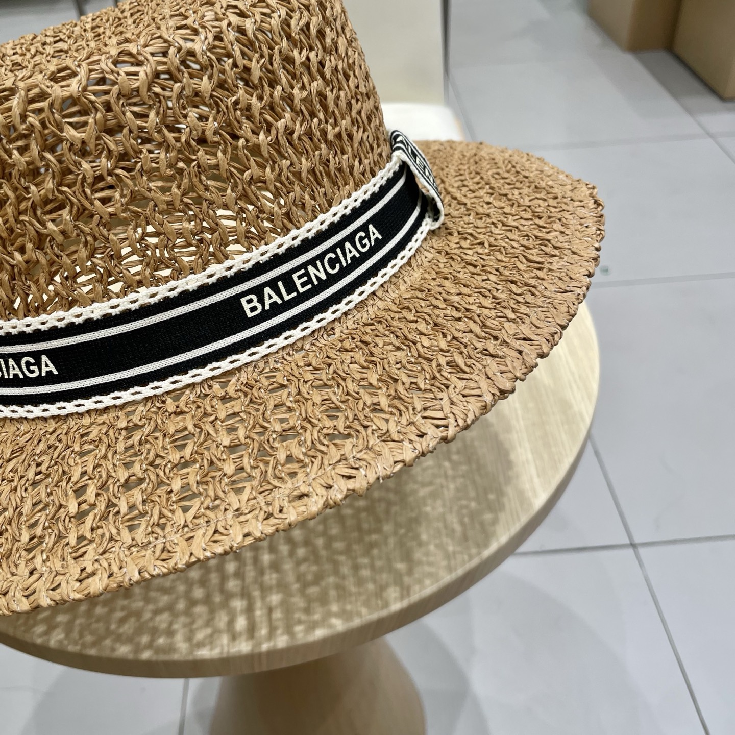 巴黎世家镂空平顶礼帽，遮阳草帽，头围57cm