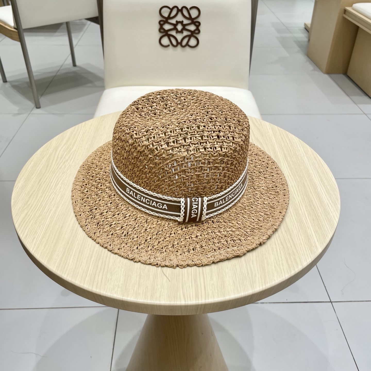 巴黎世家镂空平顶礼帽，遮阳草帽，头围57cm