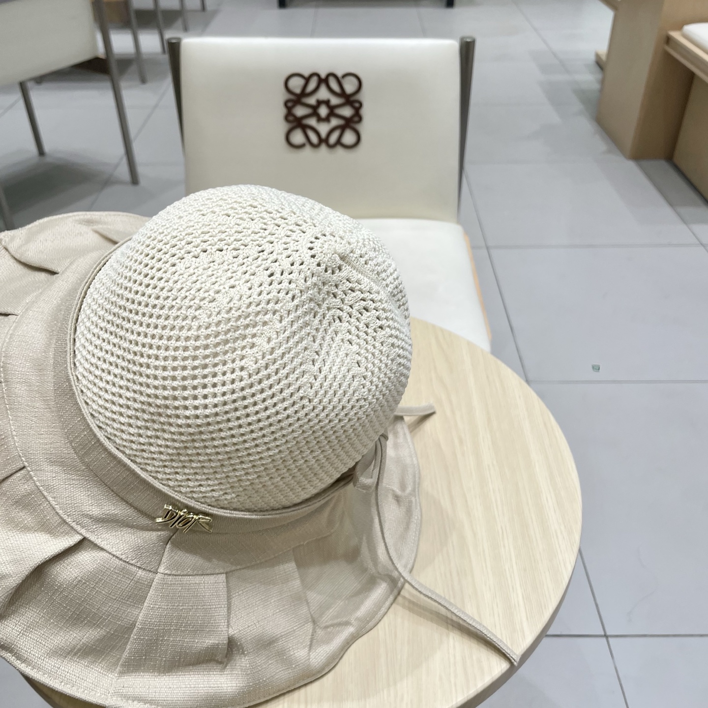 Dior(迪奥)新款原单渔夫帽， 精致純也格调很有感觉，很酷很时尚，专柜断货热门，质量超赞