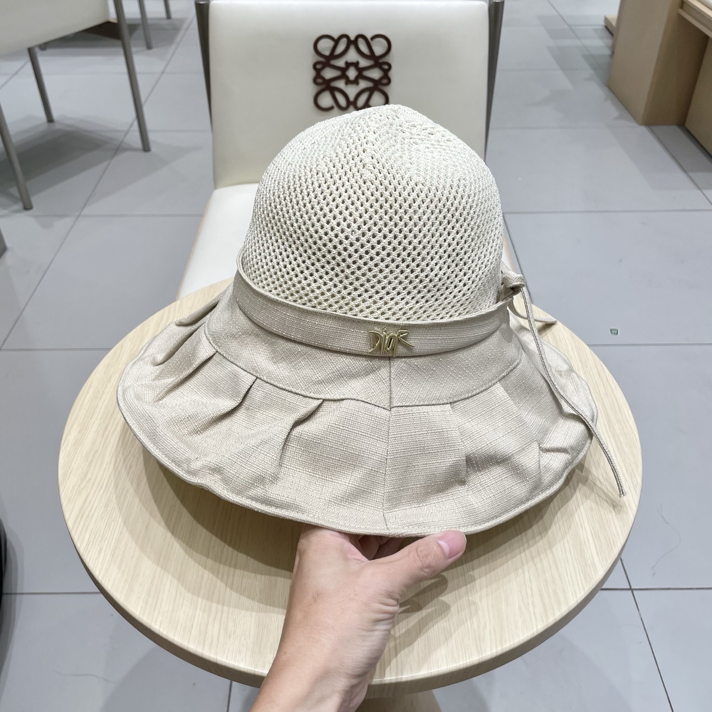 Dior(迪奥)新款原单渔夫帽， 精致純也格调很有感觉，很酷很时尚，专柜断货热门，质量超赞