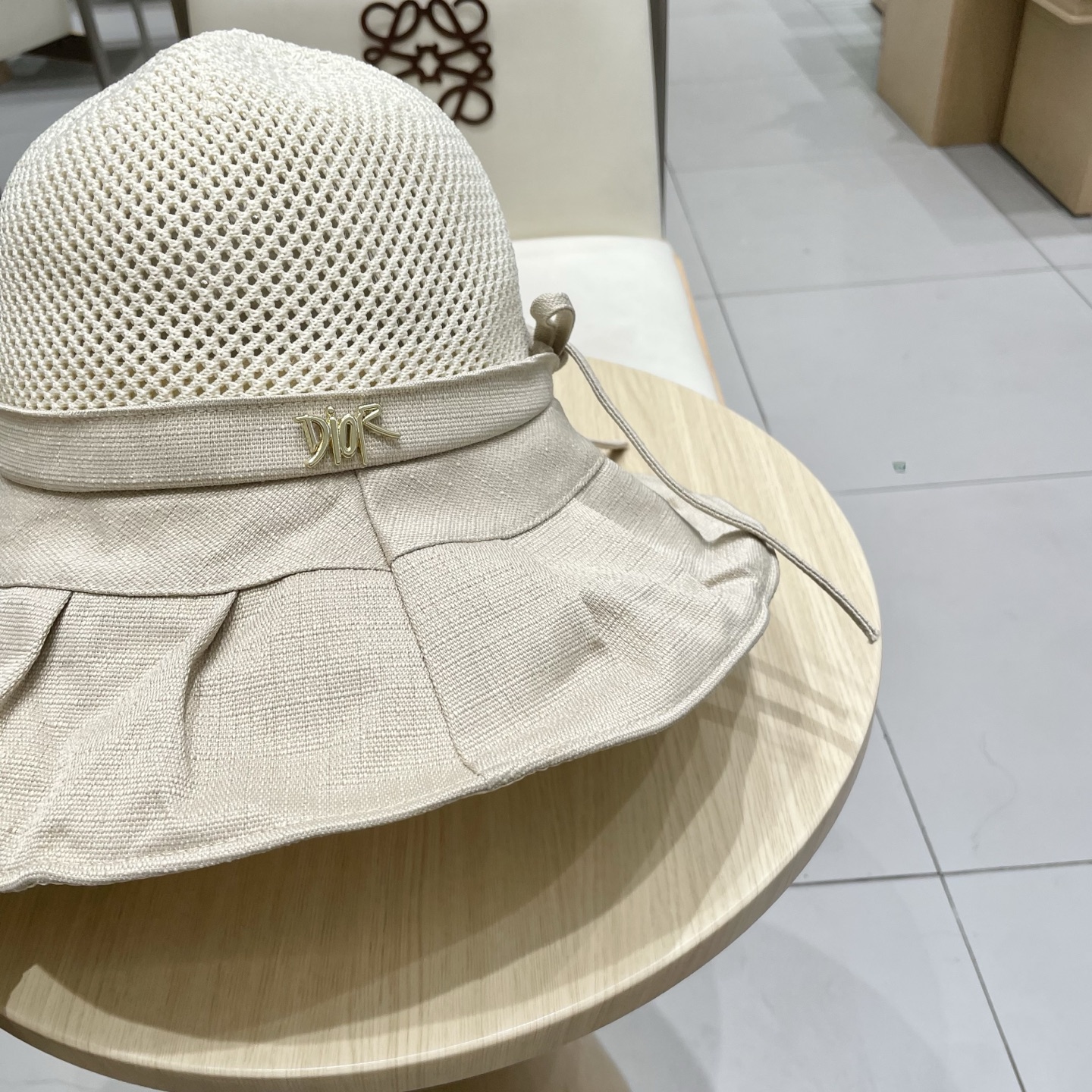 Dior(迪奥)新款原单渔夫帽， 精致純也格调很有感觉，很酷很时尚，专柜断货热门，质量超赞