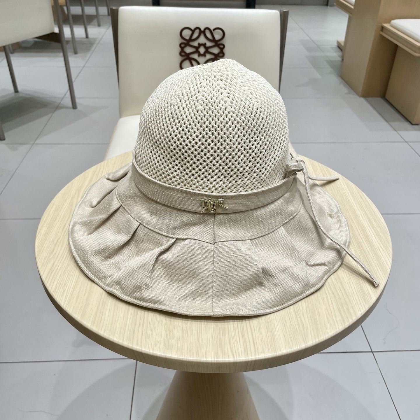 Dior(迪奥)新款原单渔夫帽， 精致純也格调很有感觉，很酷很时尚，专柜断货热门，质量超赞