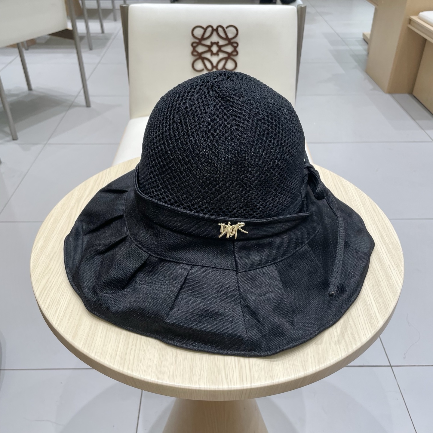 Dior(迪奥)新款原单渔夫帽， 精致純也格调很有感觉，很酷很时尚，专柜断货热门，质量超赞