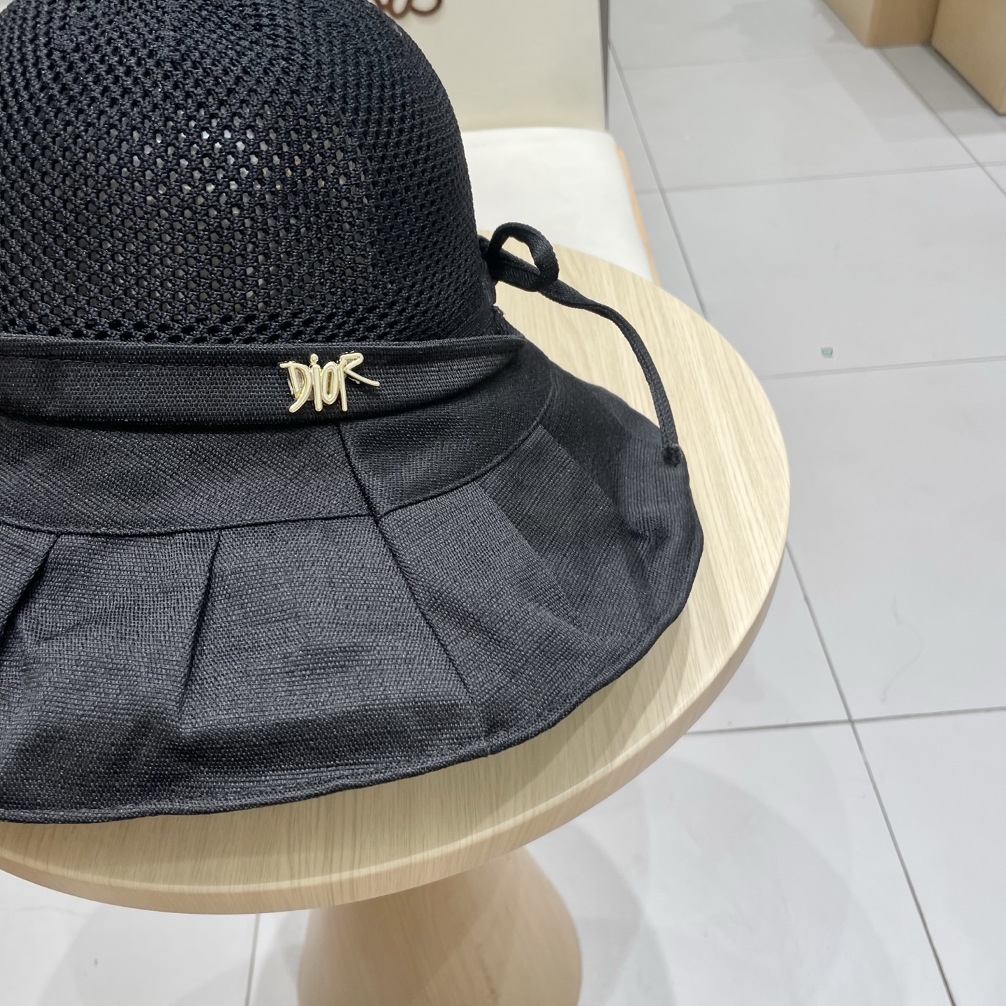 Dior(迪奥)新款原单渔夫帽， 精致純也格调很有感觉，很酷很时尚，专柜断货热门，质量超赞