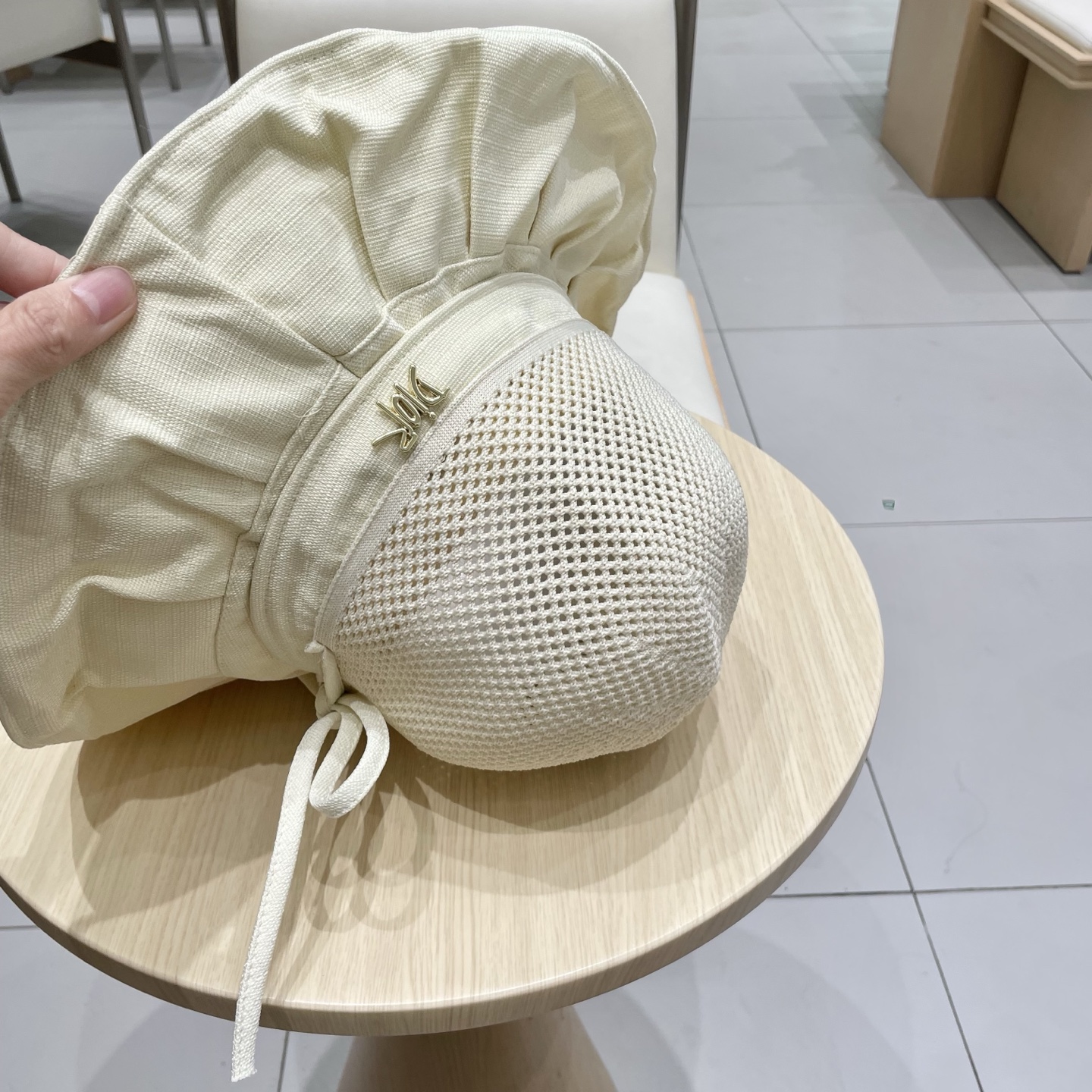 Dior(迪奥)新款原单渔夫帽， 精致純也格调很有感觉，很酷很时尚，专柜断货热门，质量超赞