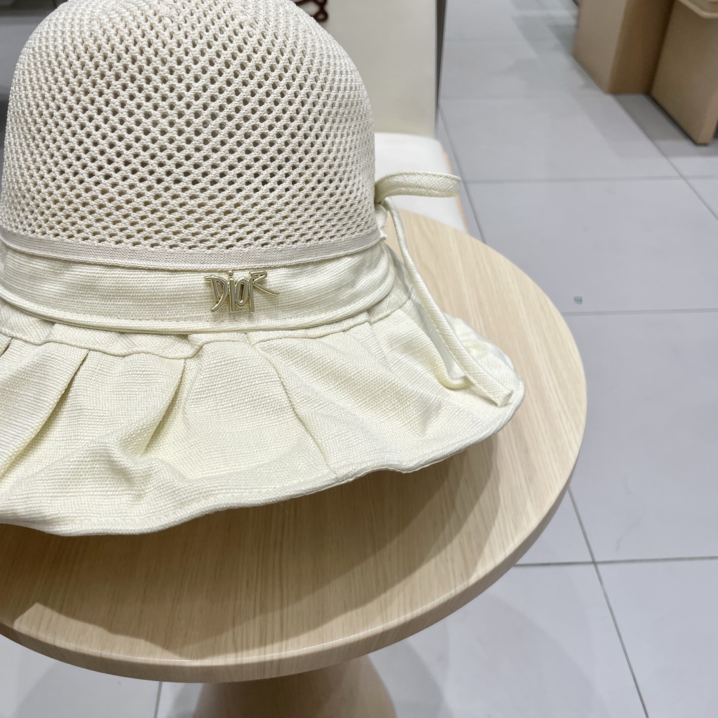 Dior(迪奥)新款原单渔夫帽， 精致純也格调很有感觉，很酷很时尚，专柜断货热门，质量超赞