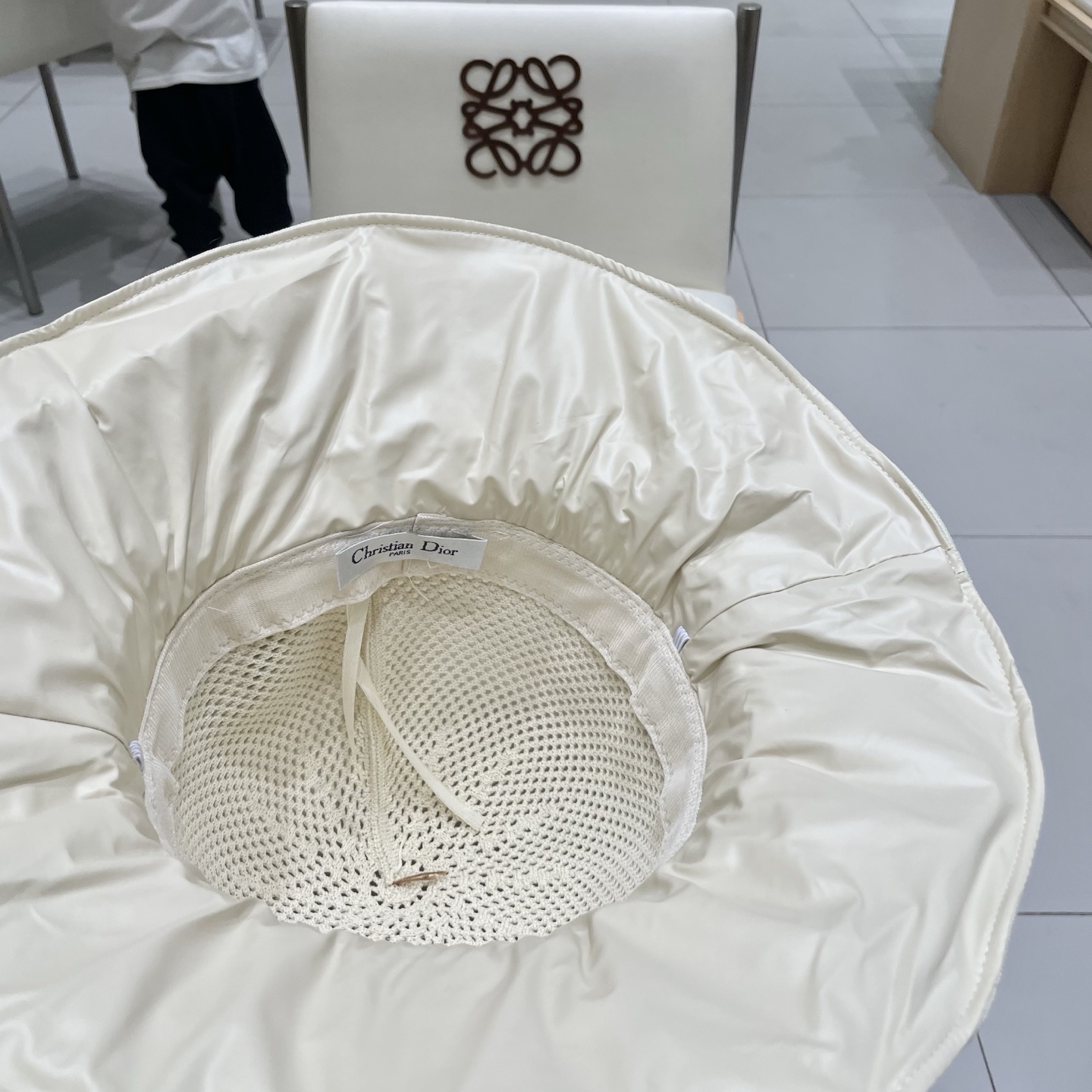 Dior(迪奥)新款原单渔夫帽， 精致純也格调很有感觉，很酷很时尚，专柜断货热门，质量超赞