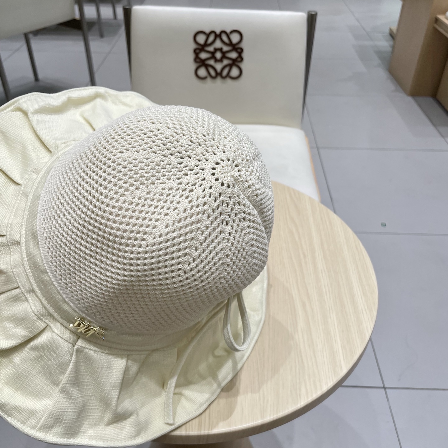 Dior(迪奥)新款原单渔夫帽， 精致純也格调很有感觉，很酷很时尚，专柜断货热门，质量超赞