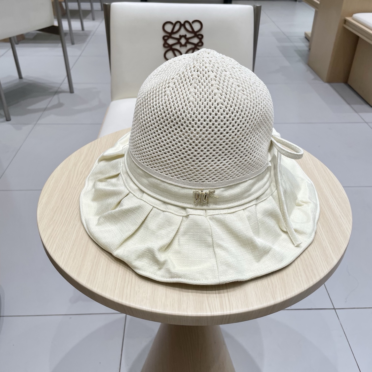 Dior(迪奥)新款原单渔夫帽， 精致純也格调很有感觉，很酷很时尚，专柜断货热门，质量超赞