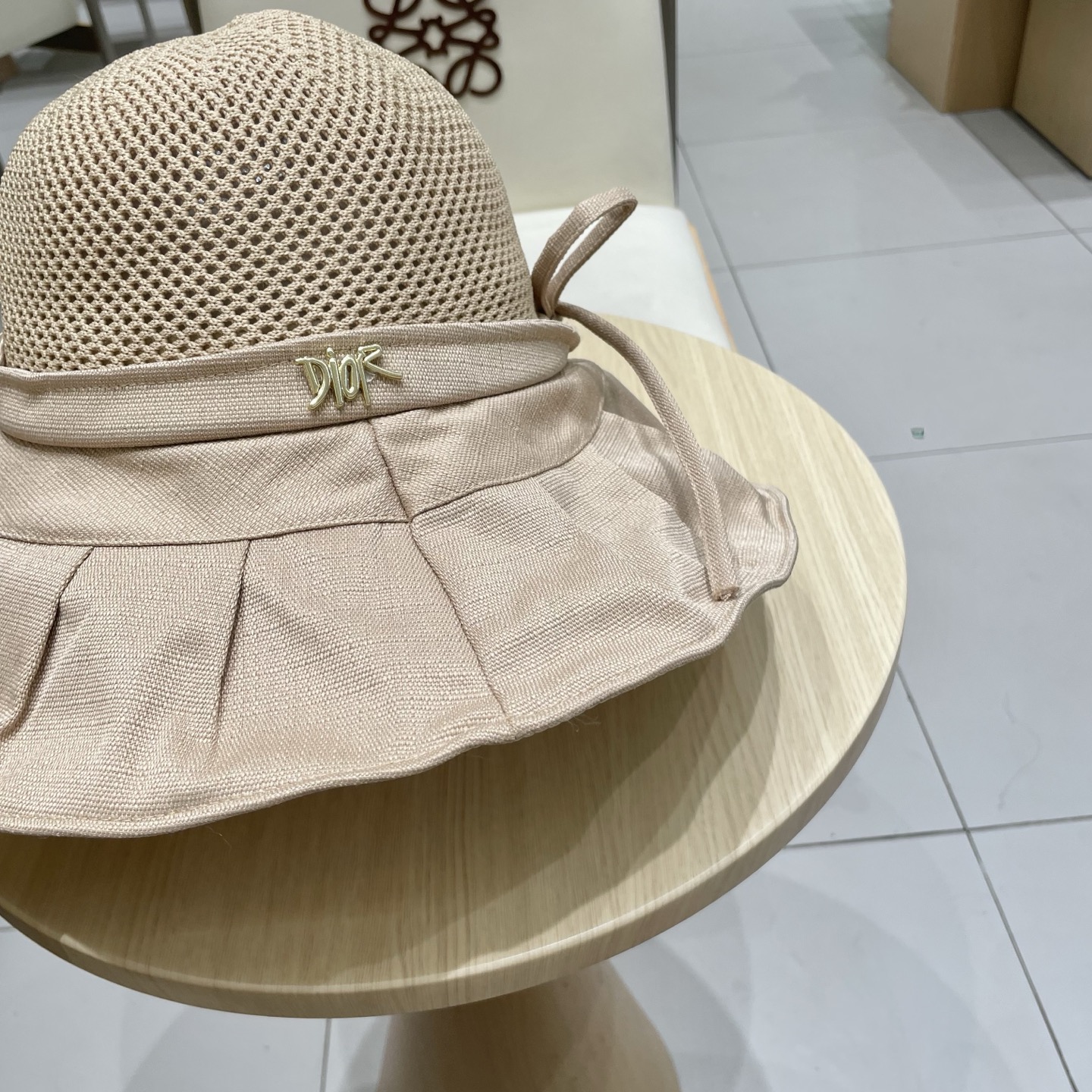 Dior(迪奥)新款原单渔夫帽， 精致純也格调很有感觉，很酷很时尚，专柜断货热门，质量超赞