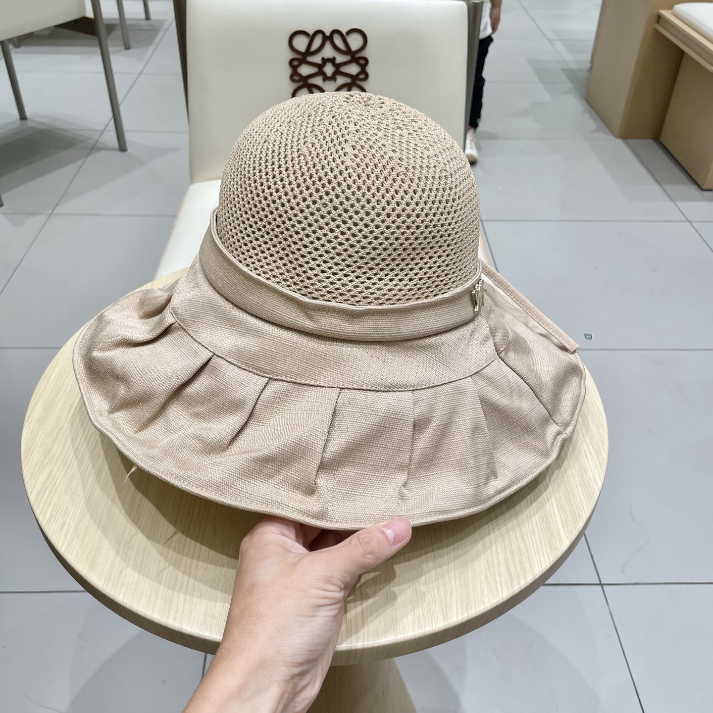 Dior(迪奥)新款原单渔夫帽， 精致純也格调很有感觉，很酷很时尚，专柜断货热门，质量超赞