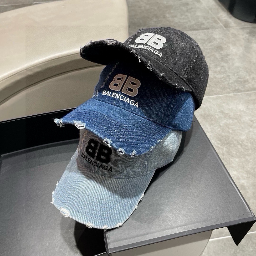   Balenciaga巴黎世家新款牛仔破洞街头风棉布棒球帽，个性时尚款
休闲带点酷酷的感觉，中性款
男