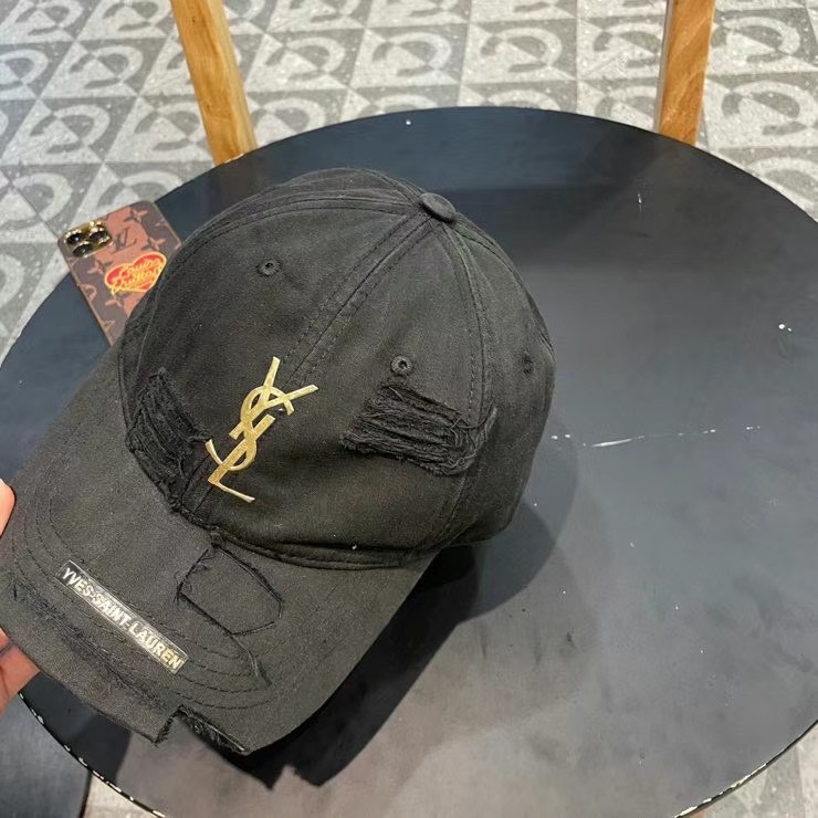  YSL圣罗兰 专柜同款原单 字母烫印棒球帽|韩系风
一款简单休闲风的棒球帽
是牛仔的款式 减龄百搭 适