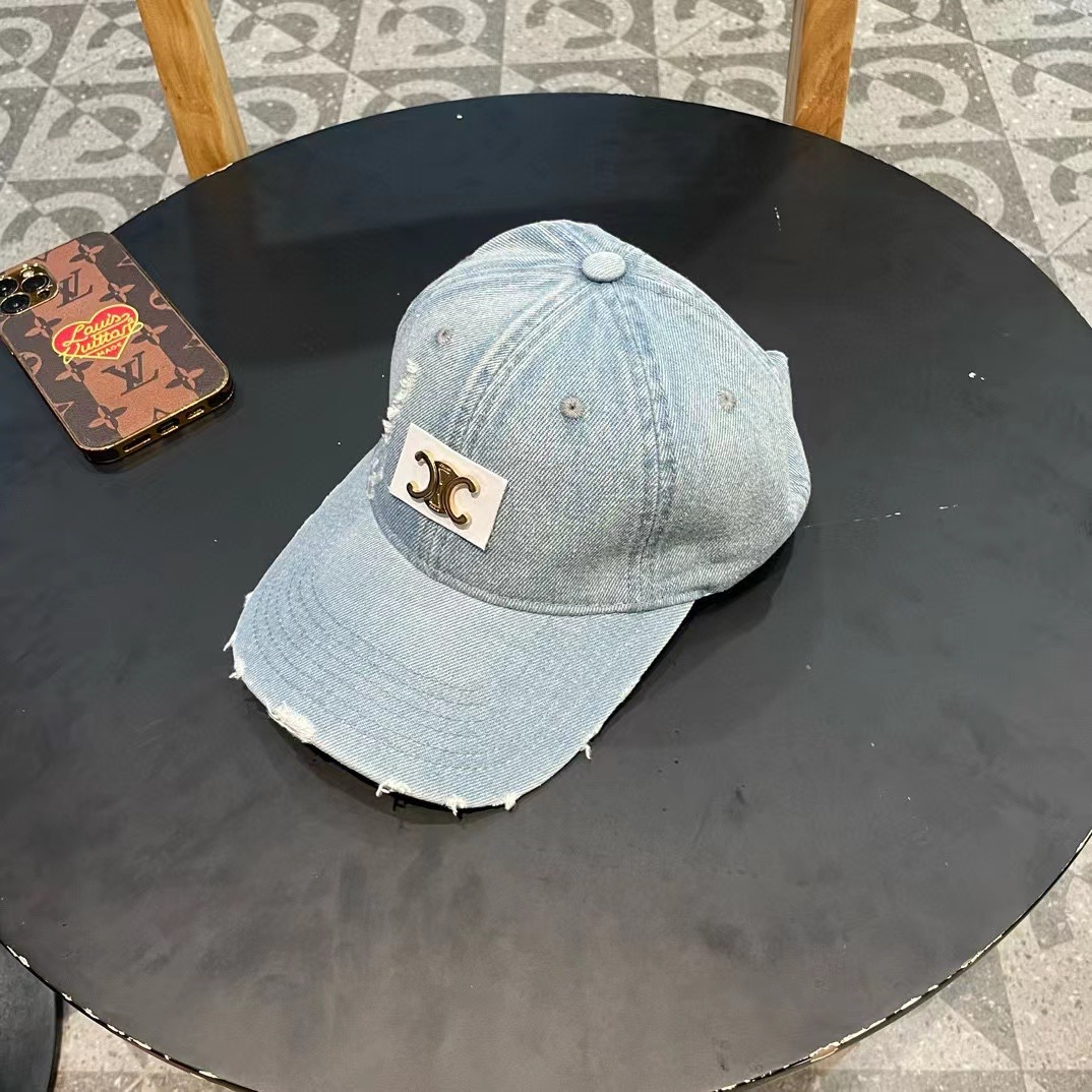   CELINE 塞琳 新款 🆕 棒球帽 🧢 
原单棒球帽 🧢原版1.1复刻 （对比 🆚 市场通货 
l