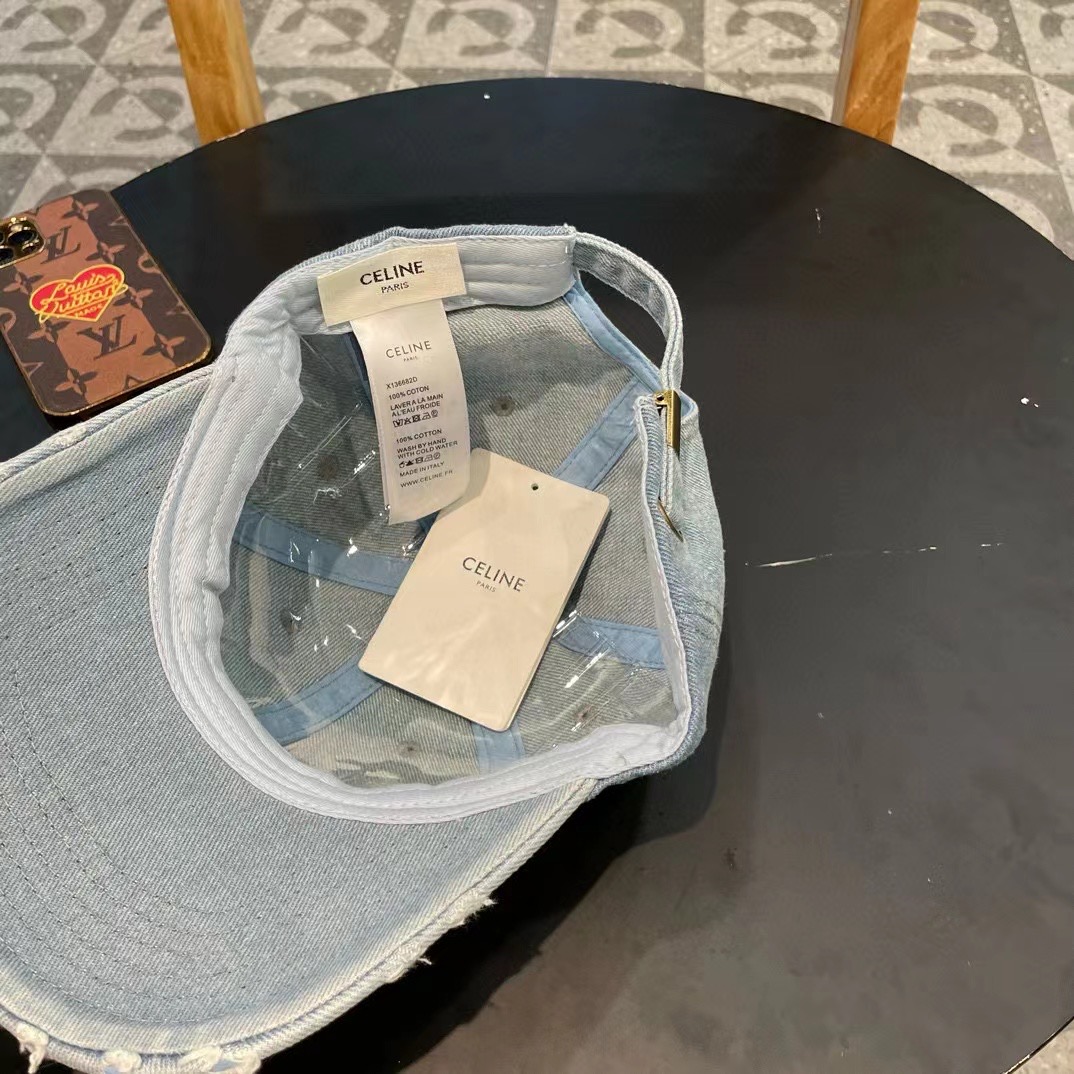   CELINE 塞琳 新款 🆕 棒球帽 🧢 
原单棒球帽 🧢原版1.1复刻 （对比 🆚 市场通货 
l