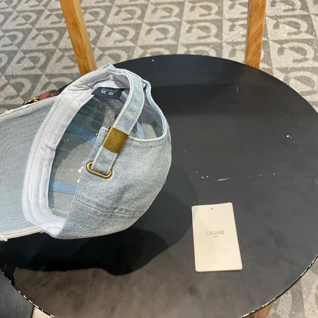   CELINE 塞琳 新款 🆕 棒球帽 🧢 
原单棒球帽 🧢原版1.1复刻 （对比 🆚 市场通货 
l