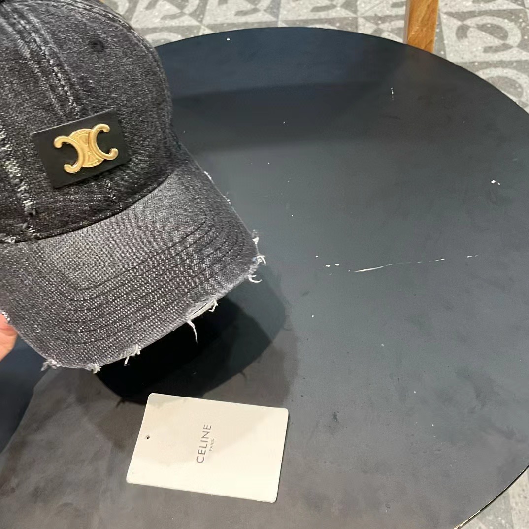   CELINE 塞琳 新款 🆕 棒球帽 🧢 
原单棒球帽 🧢原版1.1复刻 （对比 🆚 市场通货 
l