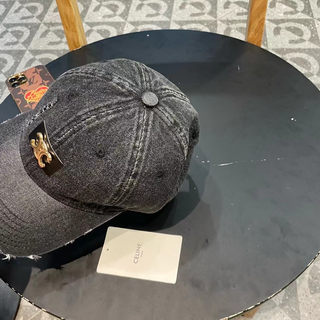   CELINE 塞琳 新款 🆕 棒球帽 🧢 
原单棒球帽 🧢原版1.1复刻 （对比 🆚 市场通货 
l
