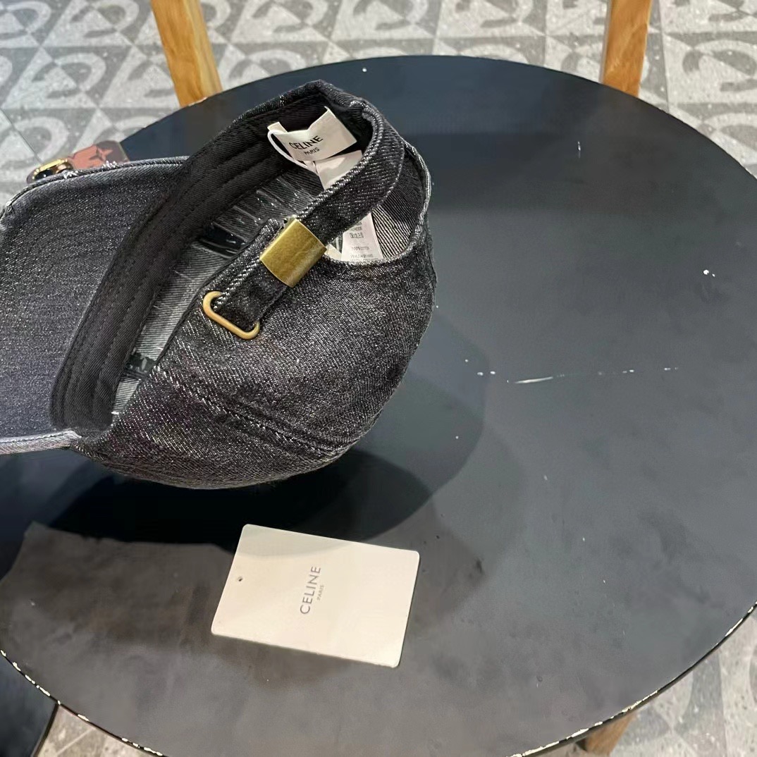   CELINE 塞琳 新款 🆕 棒球帽 🧢 
原单棒球帽 🧢原版1.1复刻 （对比 🆚 市场通货 
l