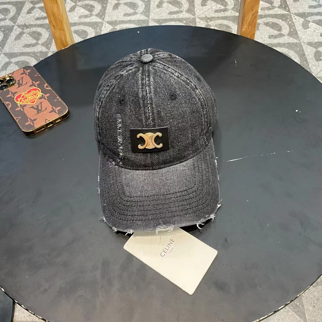   CELINE 塞琳 新款 🆕 棒球帽 🧢 
原单棒球帽 🧢原版1.1复刻 （对比 🆚 市场通货 
l