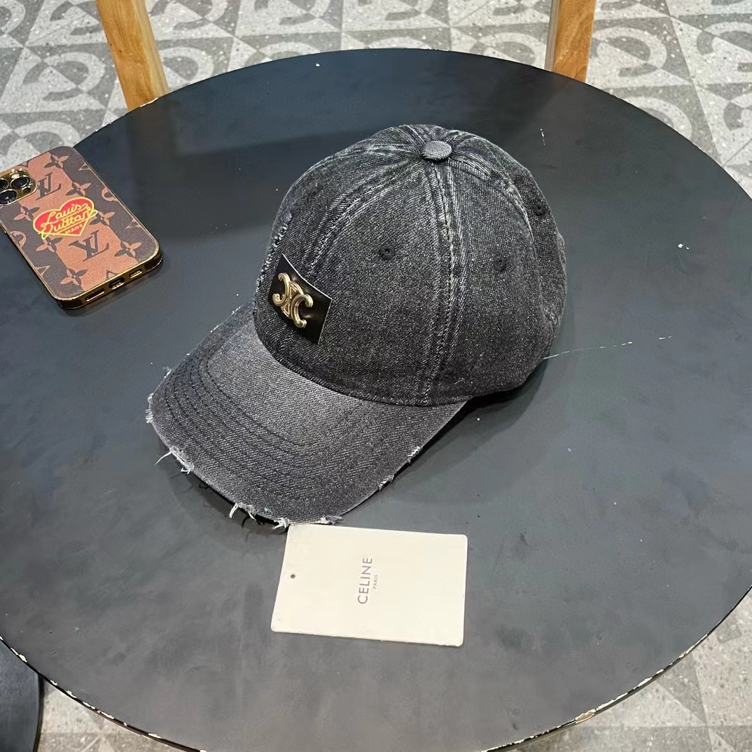   CELINE 塞琳 新款 🆕 棒球帽 🧢 
原单棒球帽 🧢原版1.1复刻 （对比 🆚 市场通货 
l