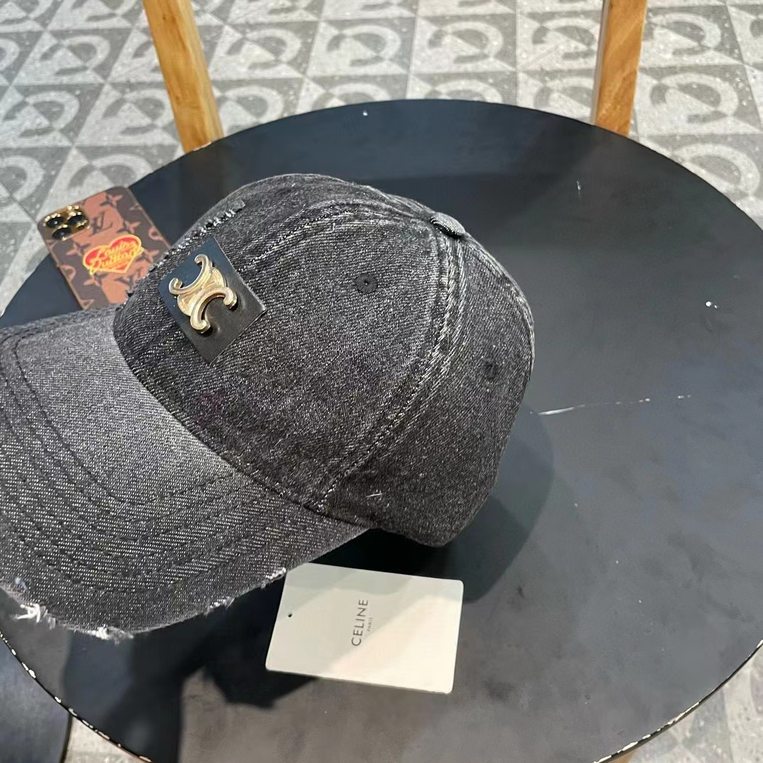   CELINE 塞琳 新款 🆕 棒球帽 🧢 
原单棒球帽 🧢原版1.1复刻 （对比 🆚 市场通货 
l