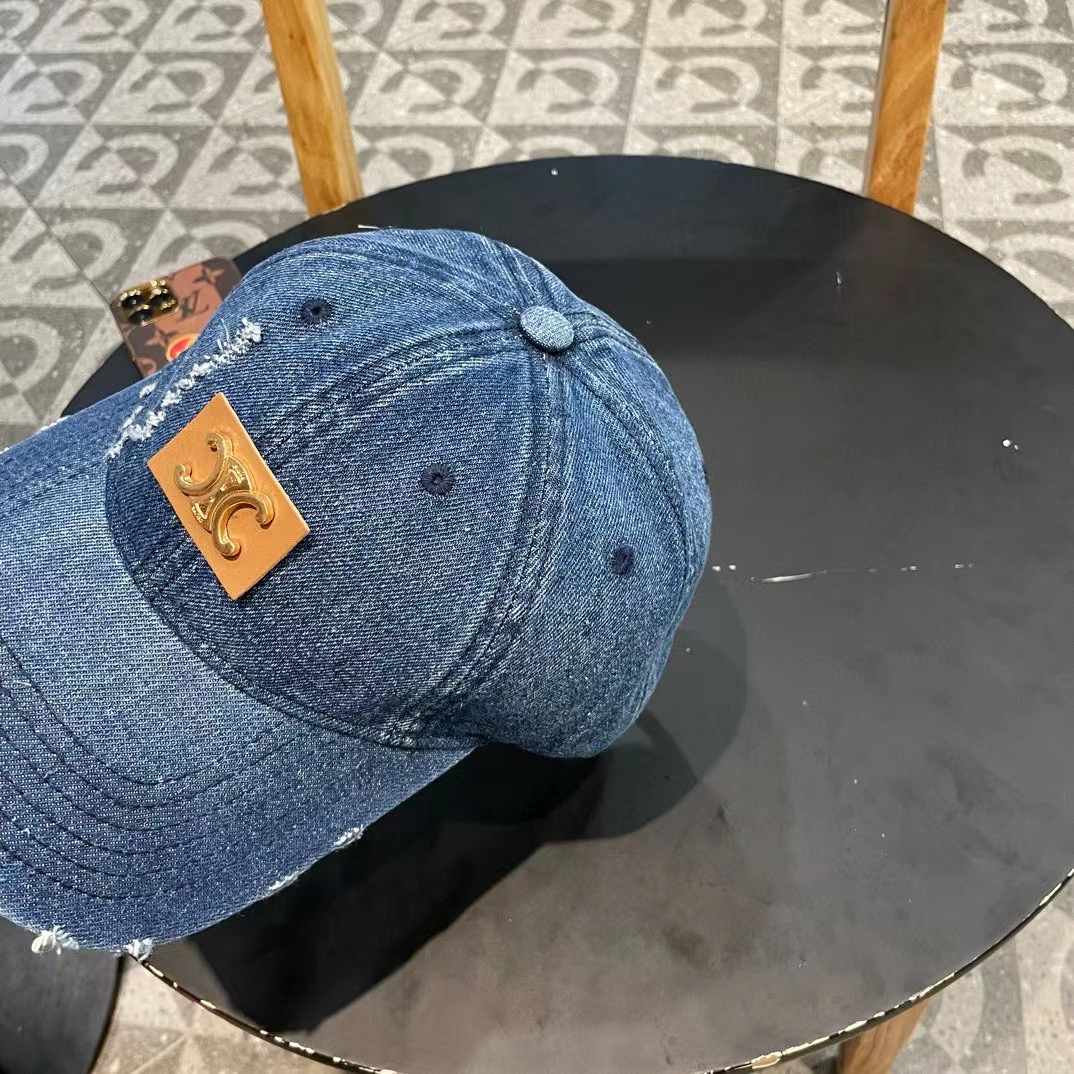   CELINE 塞琳 新款 🆕 棒球帽 🧢 
原单棒球帽 🧢原版1.1复刻 （对比 🆚 市场通货 
l