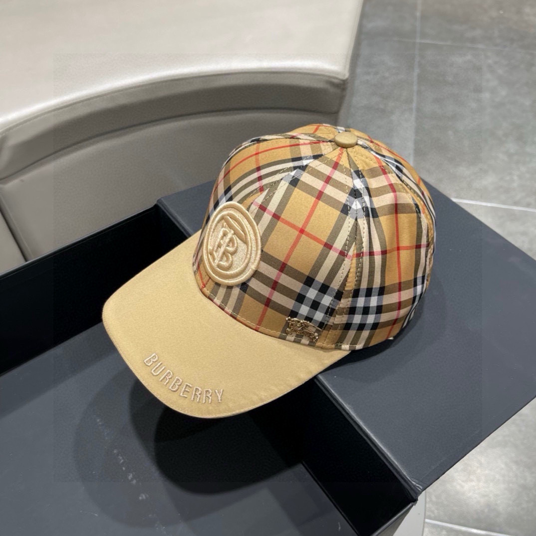  Burberry 巴宝莉 2024最新款巴宝莉刺绣原单棒球帽，细节做工都很精致，面料超舒服！百搭款市场