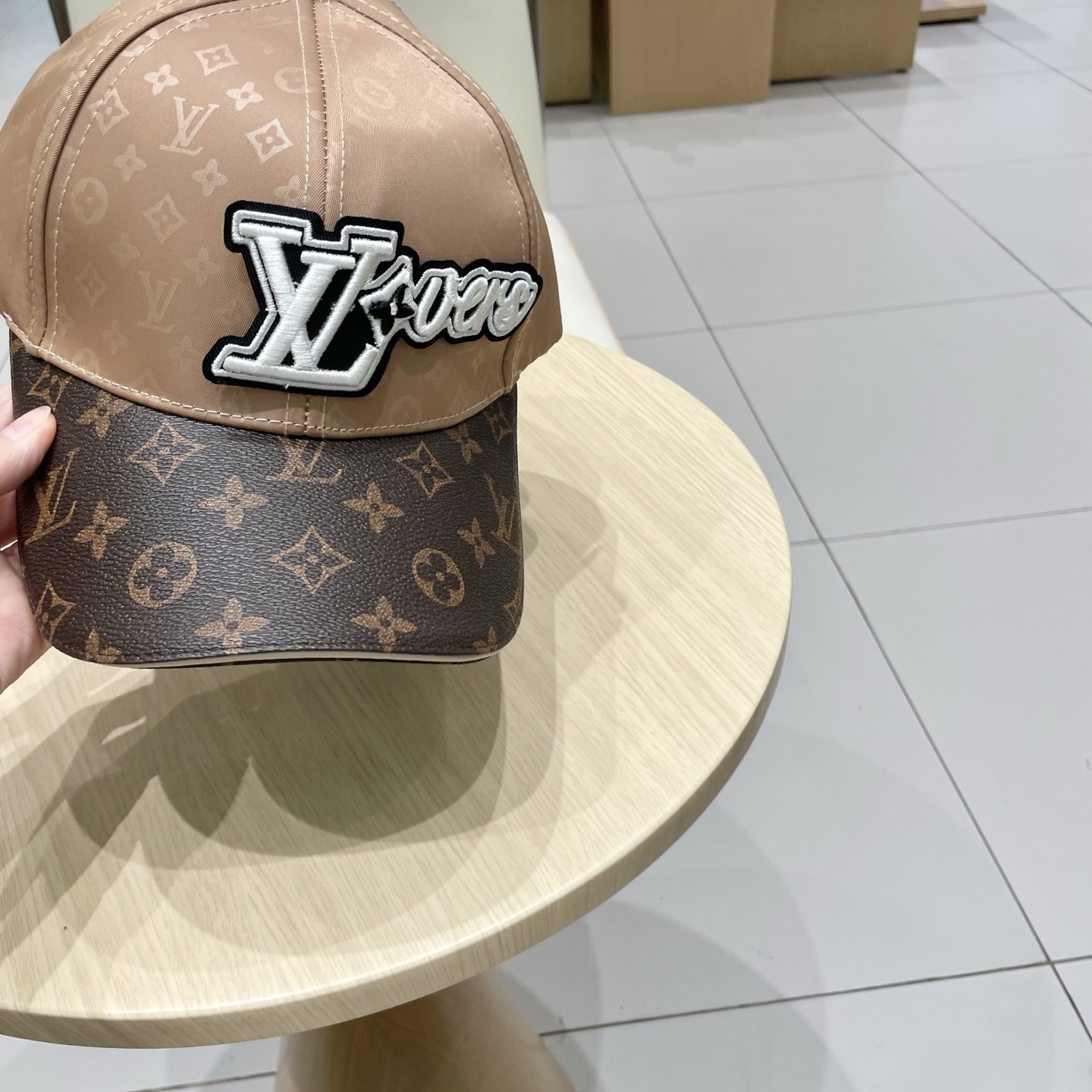  🧢LV路易威登🧢 高版出货，刺绣字母棒球帽，非常经典的经典，流行的复古美，四季可用，出门必备，非常显脸