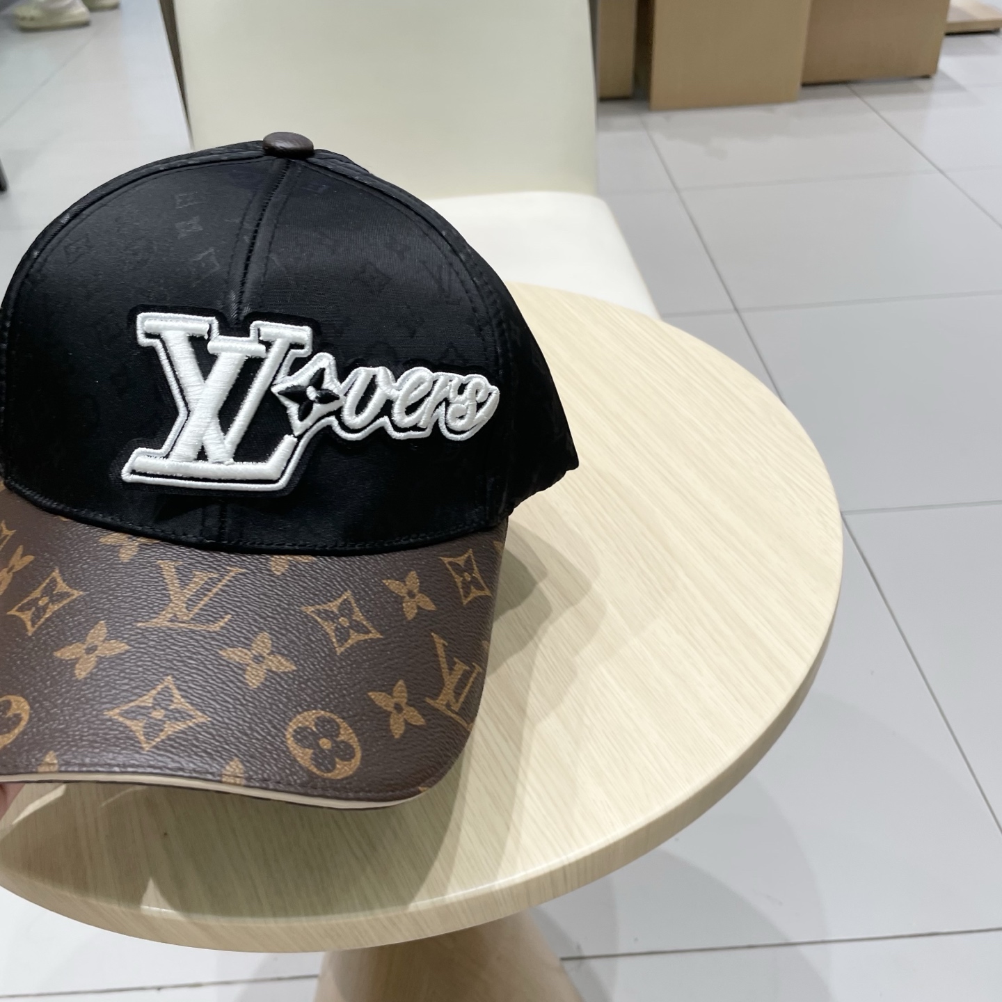 🧢LV路易威登🧢 高版出货，刺绣字母棒球帽，非常经典的经典，流行的复古美，四季可用，出门必备，非常显脸