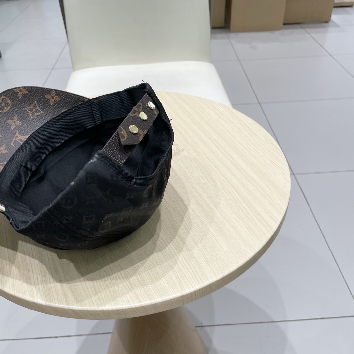  🧢LV路易威登🧢 高版出货，刺绣字母棒球帽，非常经典的经典，流行的复古美，四季可用，出门必备，非常显脸